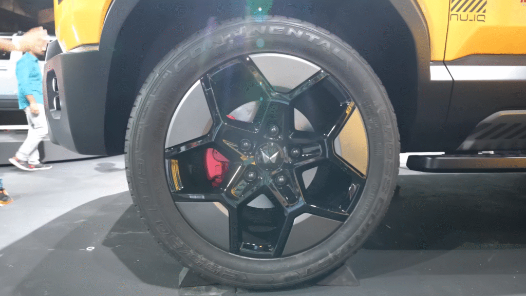 Mahindra Vision S Images