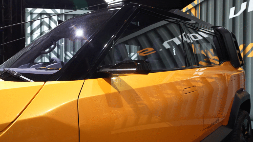 Mahindra Vision S Images