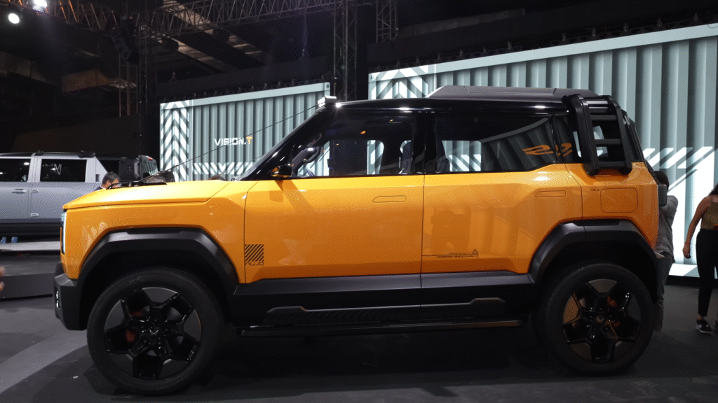 Mahindra Vision S Images