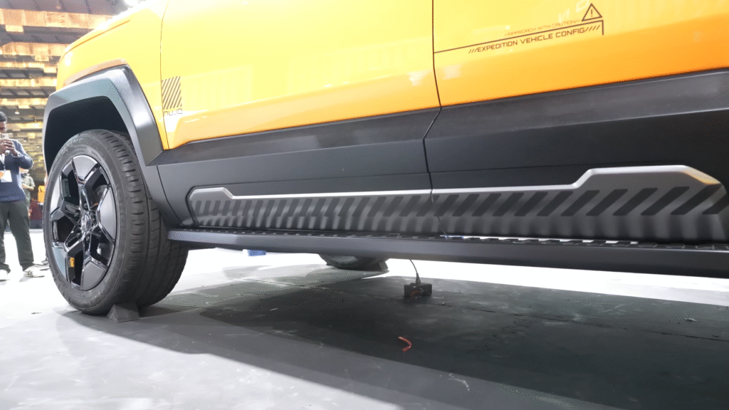 Mahindra Vision S Images