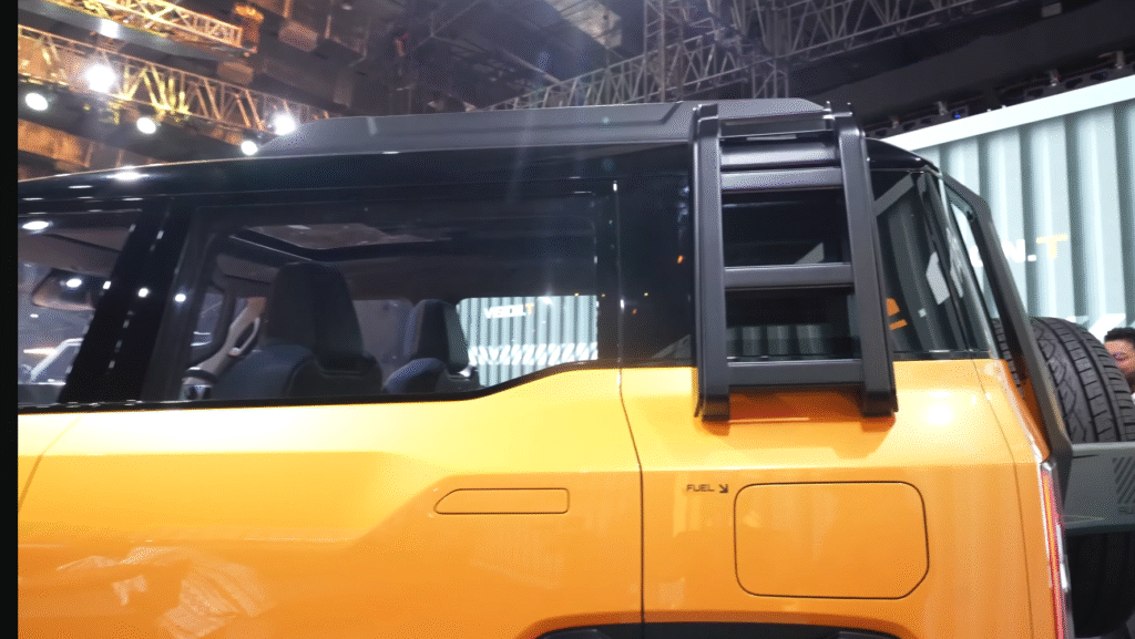 Mahindra Vision S Images